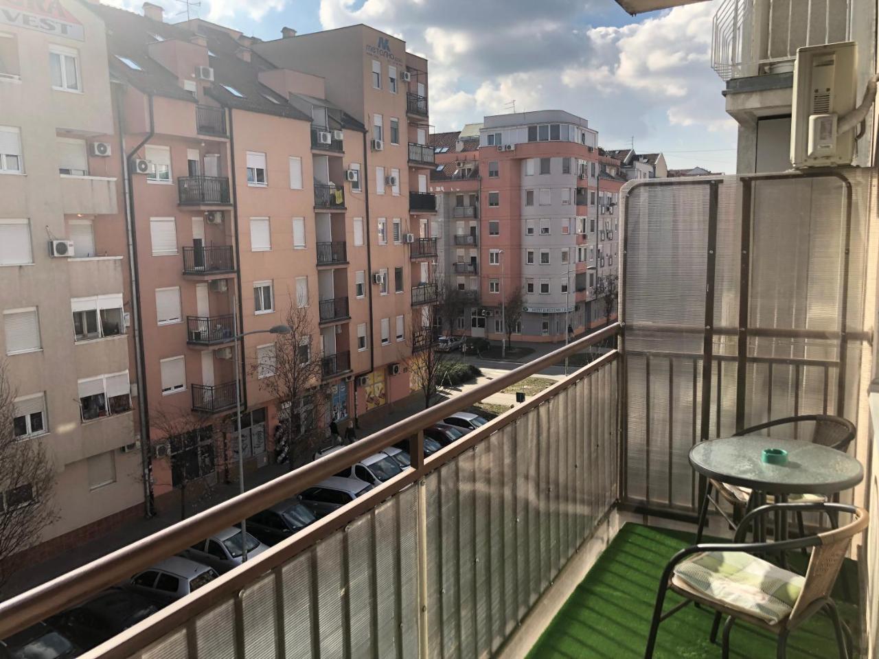 Apartman Ivana Lägenhet Novi Sad Exteriör bild